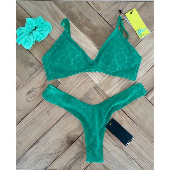 New ONEONE Cheeky Bikini Two Piece Swimsuit with Scrunchies Size S/M - Picture 1 of 4